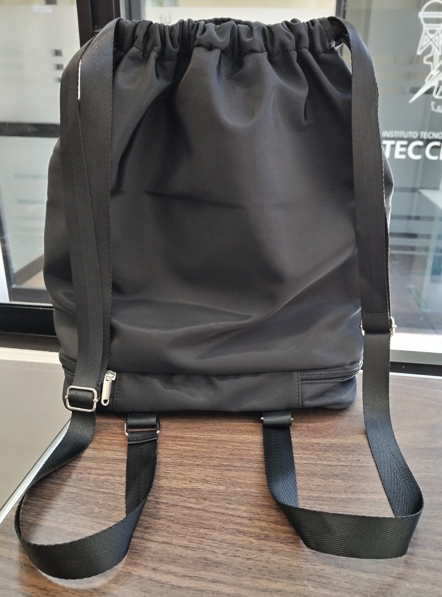 MOCHILA NEGRA BORDADA (ARTE LITA)