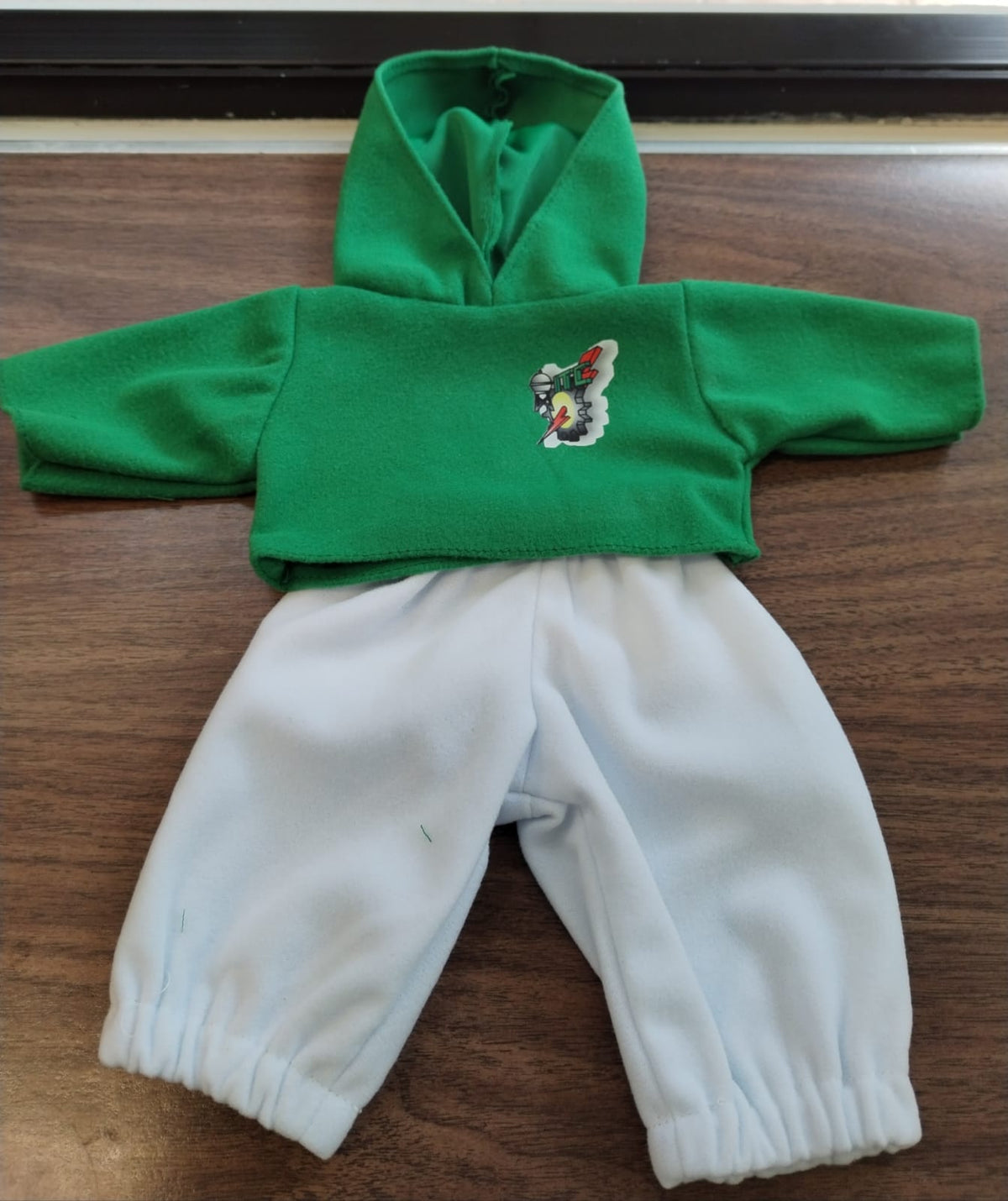 OUTFITS LINCES PELUCHE