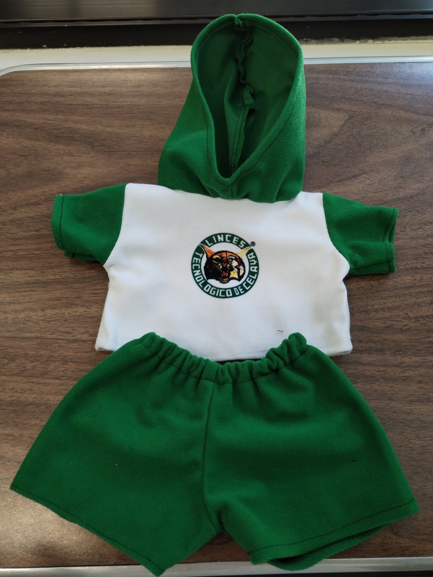 OUTFITS LINCES PELUCHE