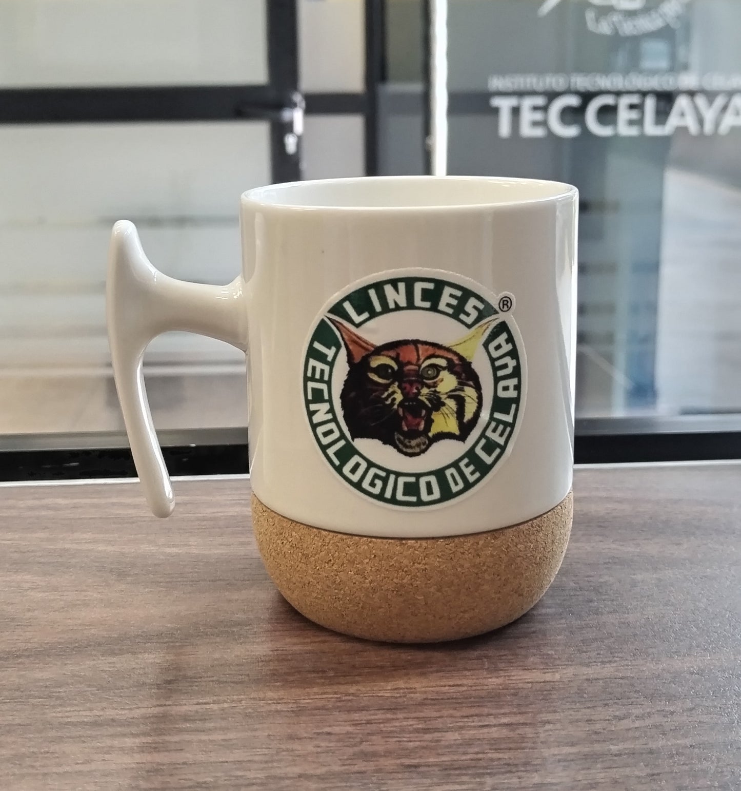 TAZA C/CORCHO BLANCA Y NEGRA